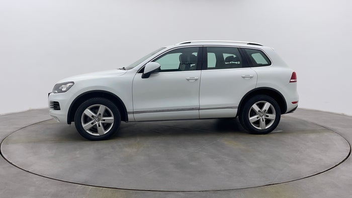 Volkswagen Touareg-Left Side View