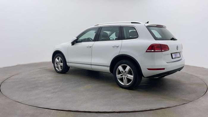 Volkswagen Touareg-Left Back Diagonal (45- Degree) View