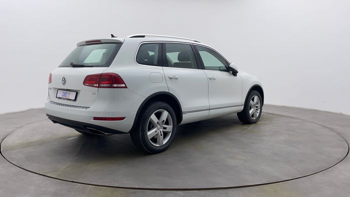 Volkswagen Touareg-Right Back Diagonal (45- Degree) View