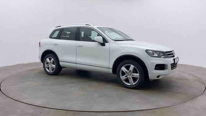 Volkswagen Touareg-Right Front Diagonal (45- Degree) View