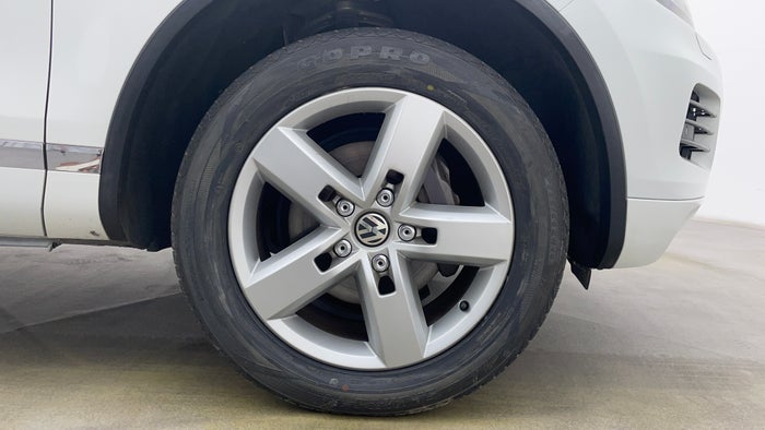 Volkswagen Touareg-Right Front Tyre