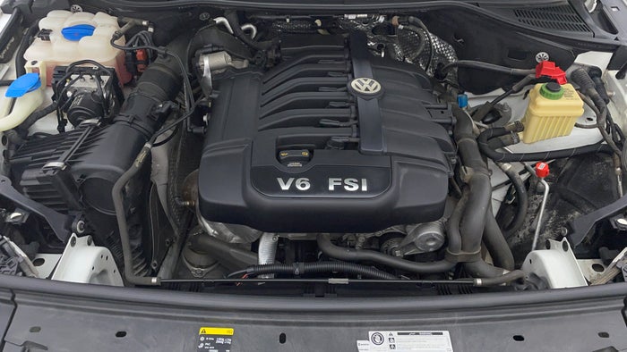 Volkswagen Touareg-Engine Bonet View