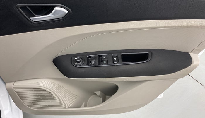 2021 Renault TRIBER 1.0 RXZ, Petrol, Manual, 21,050 km, Driver Side Door Panels Control