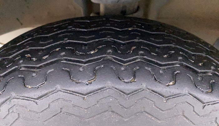 2018 Maruti OMNI E 8 STR, Petrol, Manual, 25,961 km, Left Front Tyre Tread