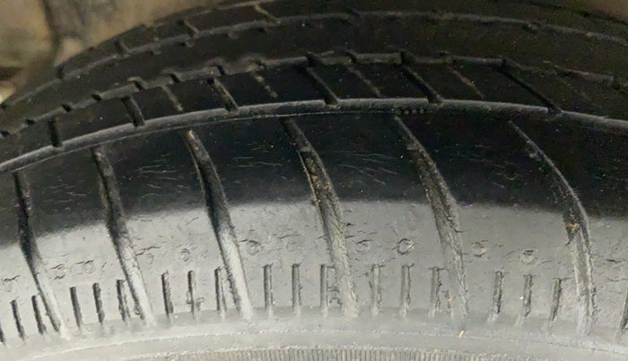 2017 Maruti Celerio ZXI, CNG, Manual, 83,792 km, Right Rear Tyre Tread