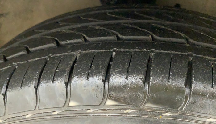 2017 Maruti Celerio ZXI, CNG, Manual, 83,792 km, Right Front Tyre Tread