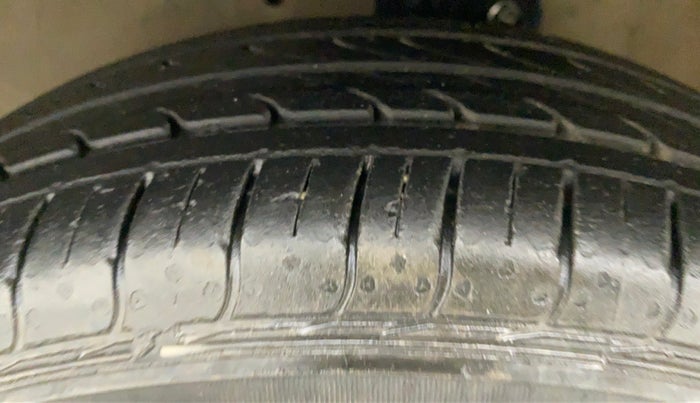 2017 Maruti Celerio ZXI, CNG, Manual, 83,792 km, Left Front Tyre Tread