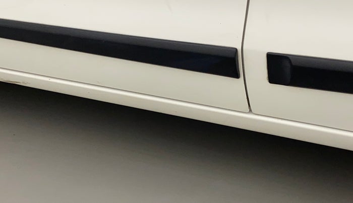 2017 Maruti Wagon R 1.0 VXI, Petrol, Manual, 37,411 km, Left running board - Minor scratches