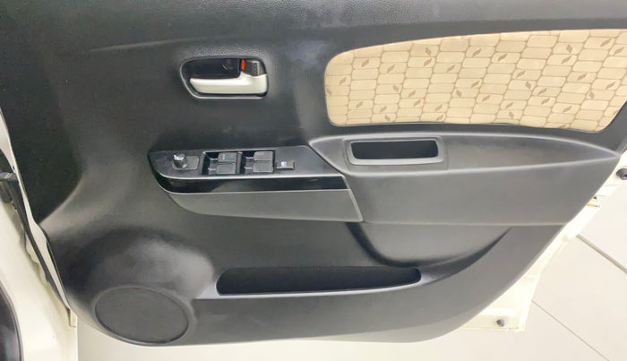 2017 Maruti Wagon R 1.0 VXI, Petrol, Manual, 37,411 km, Driver Side Door Panels Control