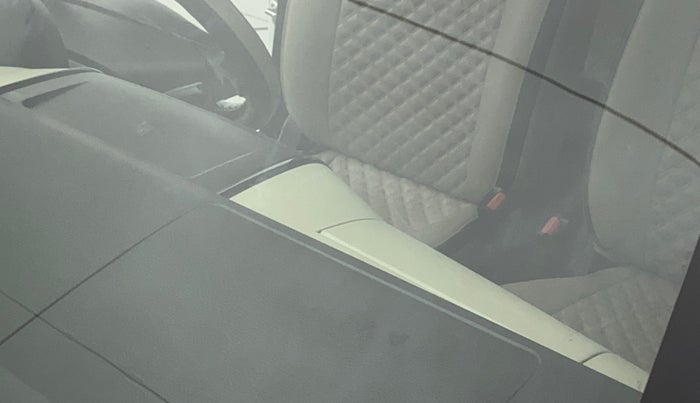 2017 Maruti Wagon R 1.0 VXI, Petrol, Manual, 37,411 km, Front windshield - Minor spot on windshield