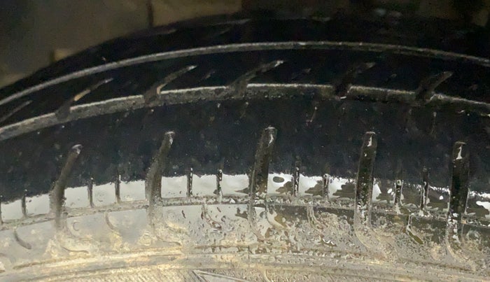 2016 Datsun Redi Go S, CNG, Manual, 72,643 km, Left Front Tyre Tread