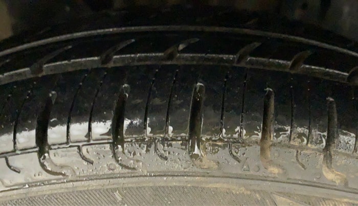 2016 Datsun Redi Go S, CNG, Manual, 72,643 km, Right Front Tyre Tread