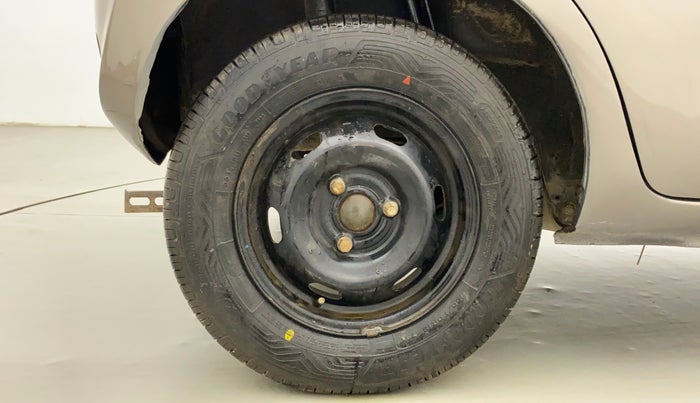 2016 Datsun Redi Go S, CNG, Manual, 72,643 km, Right Rear Wheel