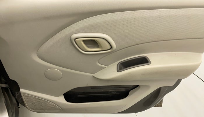 2016 Datsun Redi Go S, CNG, Manual, 72,643 km, Driver Side Door Panels Control