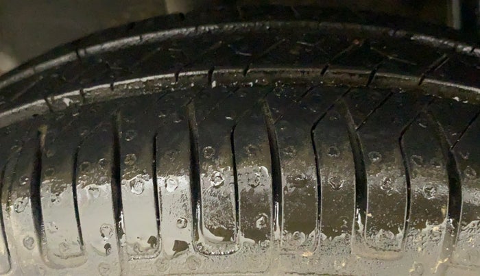 2016 Datsun Redi Go S, CNG, Manual, 72,643 km, Right Rear Tyre Tread