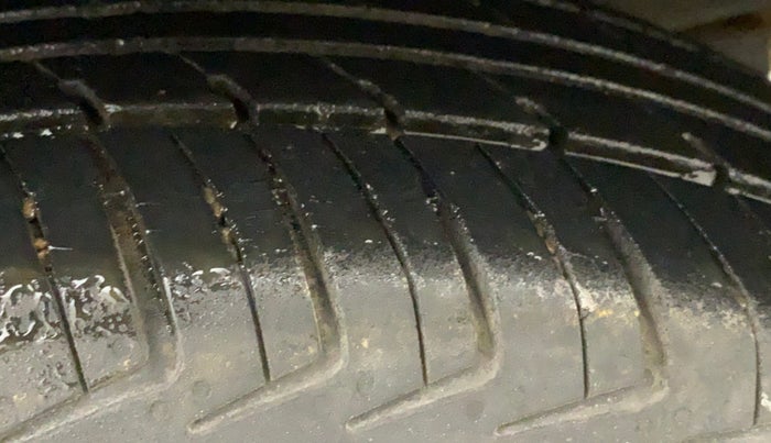 2016 Datsun Redi Go S, CNG, Manual, 72,643 km, Left Rear Tyre Tread