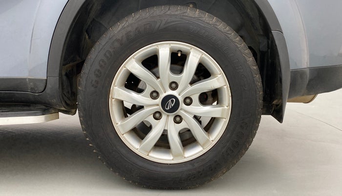 2016 Mahindra XUV500 W8 FWD, Diesel, Manual, 63,104 km, Left Rear Wheel