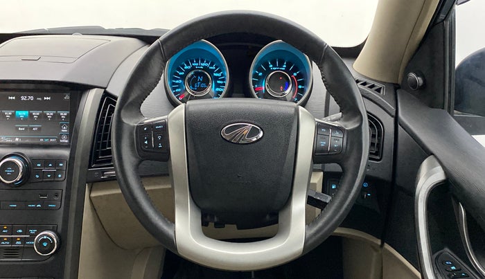 2016 Mahindra XUV500 W8 FWD, Diesel, Manual, 63,104 km, Steering Wheel Close Up