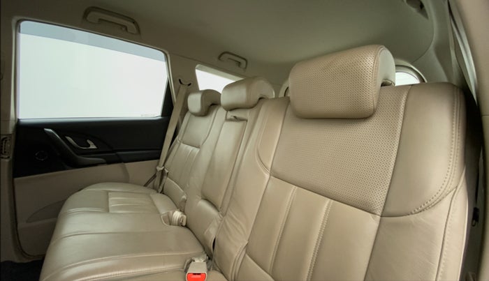2016 Mahindra XUV500 W8 FWD, Diesel, Manual, 63,104 km, Right Side Rear Door Cabin