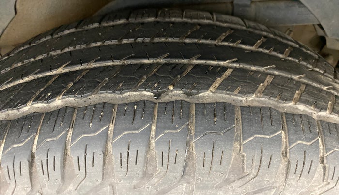 2016 Mahindra XUV500 W8 FWD, Diesel, Manual, 63,104 km, Left Rear Tyre Tread