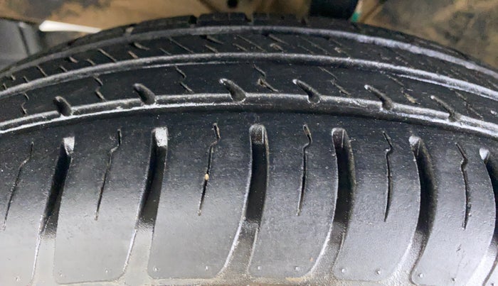 2020 Maruti Dzire VXI, Petrol, Manual, 16,178 km, Left Front Tyre Tread