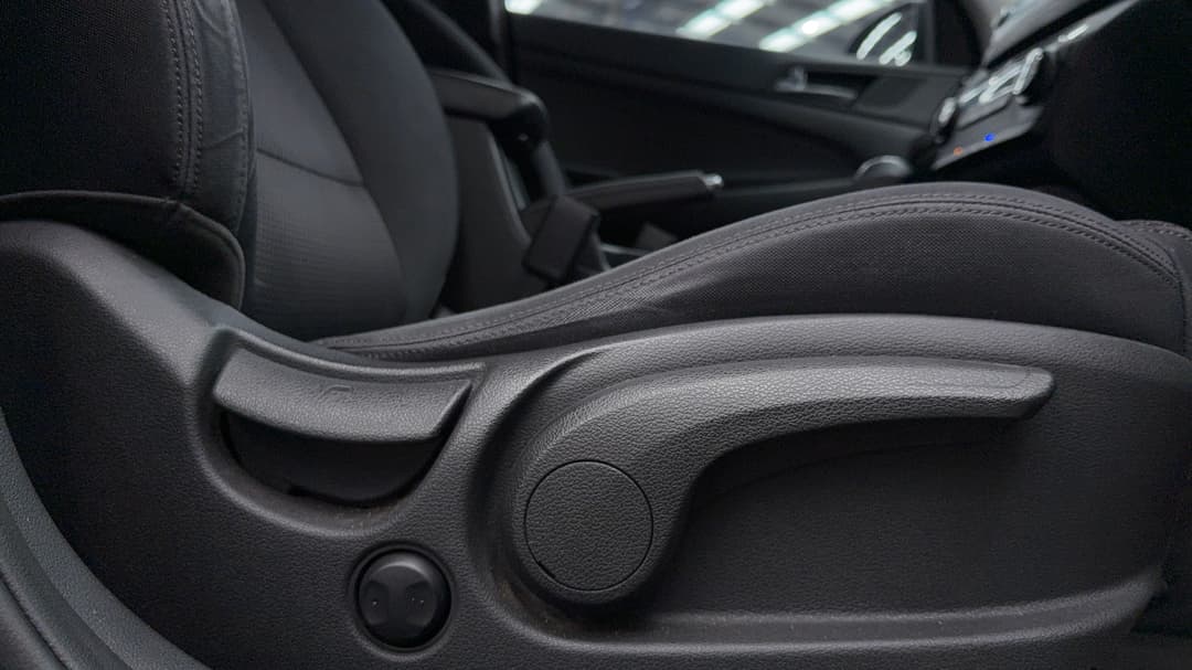 2017 Hyundai Tucson Active (FWD), Automatic, 70688 km, Drivers Side Adjustment Panel