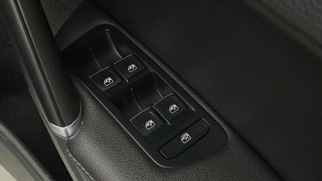 2016 Volkswagen Golf 110 Tsi Highline, Automatic, 131728 km, Drivers Side Door Panel Controls