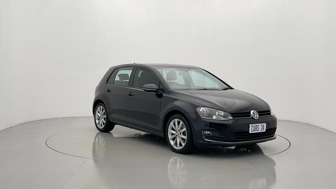 2016 Volkswagen Golf 110 Tsi Highline, Automatic, 131728 km, Right Front Diagonal (45- Degree) View