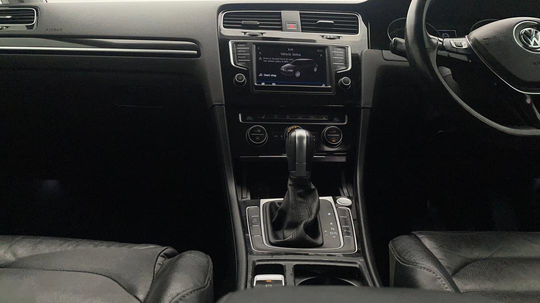 2016 Volkswagen Golf 110 Tsi Highline, Automatic, 131728 km, Center Console