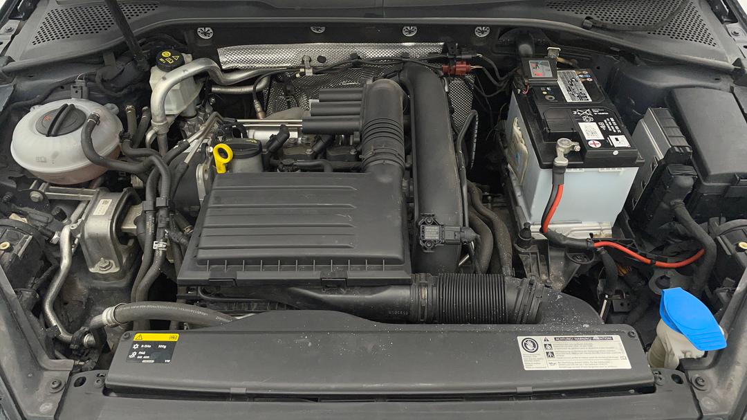 2016 Volkswagen Golf 110 Tsi Highline, Automatic, 131728 km, Open Bonnet (Engine)