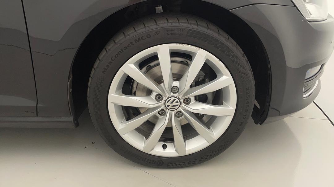 2016 Volkswagen Golf 110 Tsi Highline, Automatic, 131728 km, Right Front Wheel