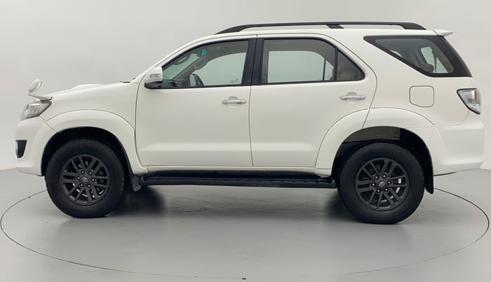 2016 Toyota Fortuner 3.0 AT 4X2, Diesel, Automatic, 1,97,528 km, Left Side