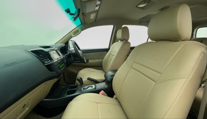 2016 Toyota Fortuner 3.0 AT 4X2, Diesel, Automatic, 1,97,528 km, Right Side Front Door Cabin