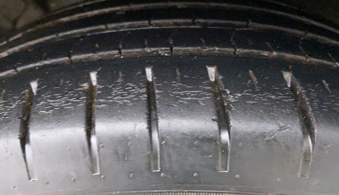 2015 Maruti Baleno ALPHA 1.2 K12, Petrol, Manual, 46,999 km, Left Front Tyre Tread