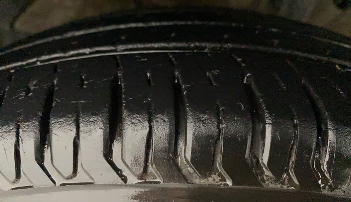 2019 Maruti Swift VXI AMT, Petrol, Automatic, 35,307 km, Left Front Tyre Tread