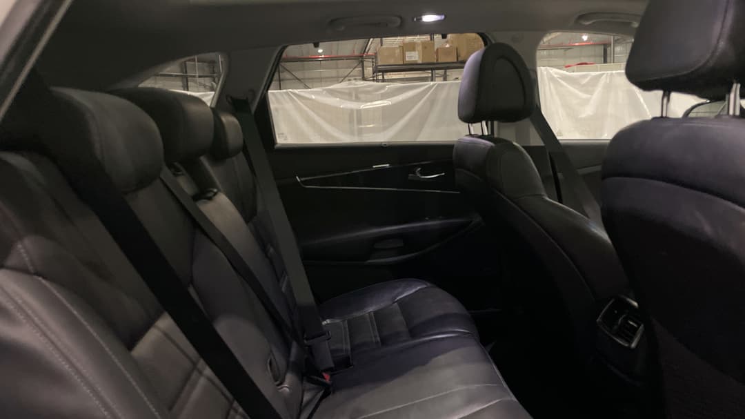 2016 Kia Sorento Platinum (4x4), Automatic, 149649 km, Right Side Rear Door Cabin View