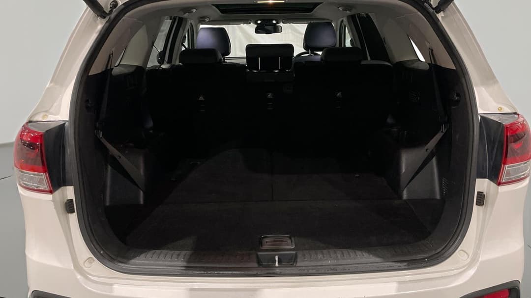 2016 Kia Sorento Platinum (4x4), Automatic, 149649 km, Boot Inside View