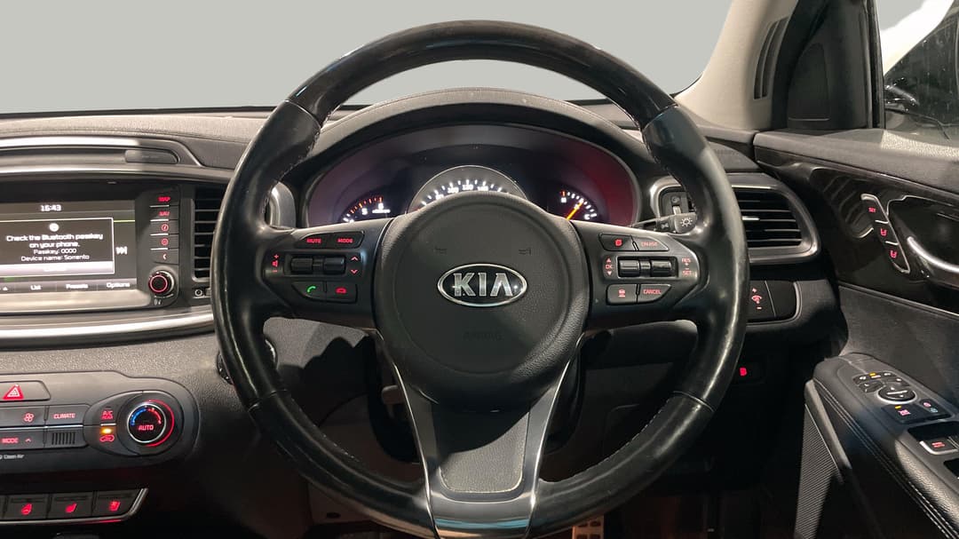 2016 Kia Sorento Platinum (4x4), Automatic, 149649 km, Steering Wheel Close-up