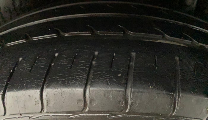 2016 Maruti Ertiga VXI, Petrol, Manual, 45,304 km, Left Rear Tyre Tread