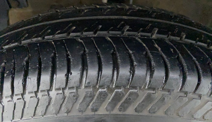 2012 Maruti Swift VDI, Diesel, Manual, 84,460 km, Left Front Tyre Tread