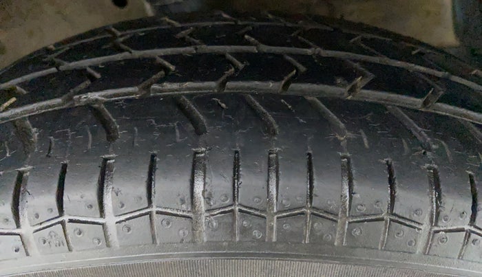 2012 Maruti Swift VDI, Diesel, Manual, 84,460 km, Right Front Tyre Tread