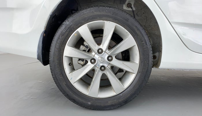 2013 Hyundai Verna FLUIDIC 1.6 SX CRDI, Diesel, Manual, 33,838 km, Right Rear Wheel