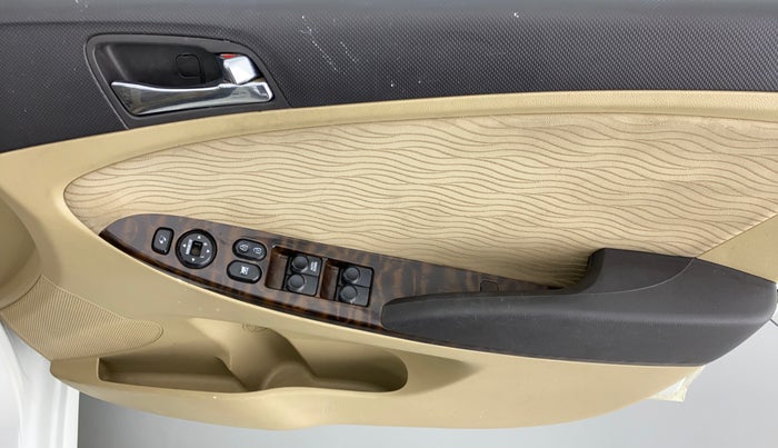 2013 Hyundai Verna FLUIDIC 1.6 SX CRDI, Diesel, Manual, 33,838 km, Driver Side Door Panels Control