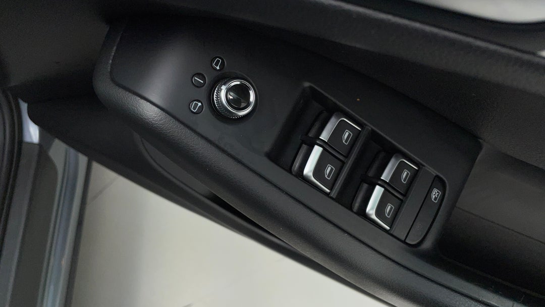 2016 Audi Q5 2.0 Tdi Quattro, Automatic, 96434 km, Drivers Side Door Panel Controls