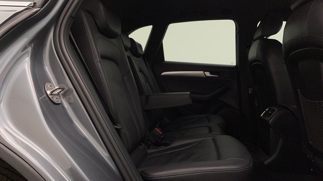 2016 Audi Q5 2.0 Tdi Quattro, Automatic, 96434 km, Right Side Rear Door Cabin View