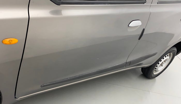 2017 Datsun Go A, Petrol, Manual, 62,443 km, Front passenger door - Paint has faded