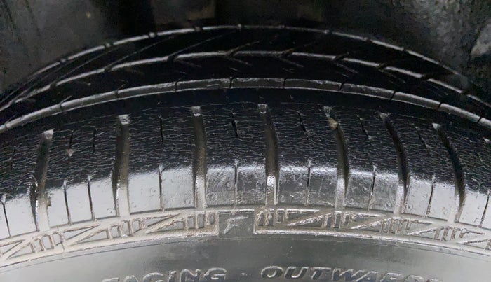 2011 Volkswagen Vento TRENDLINE PETROL, Petrol, Manual, 85,598 km, Right Rear Tyre Tread
