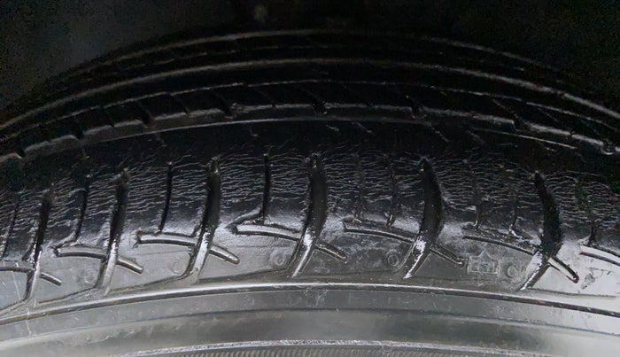 2011 Volkswagen Vento TRENDLINE PETROL, Petrol, Manual, 85,598 km, Left Front Tyre Tread
