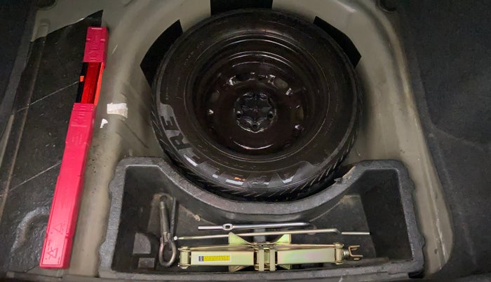 2011 Volkswagen Vento TRENDLINE PETROL, Petrol, Manual, 85,598 km, Spare Tyre