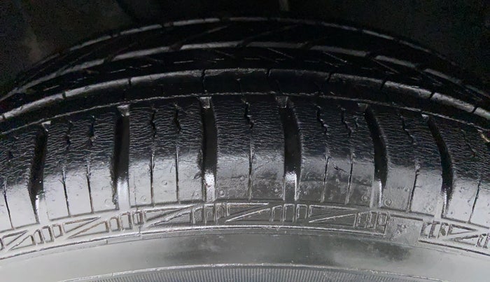 2011 Volkswagen Vento TRENDLINE PETROL, Petrol, Manual, 85,598 km, Right Front Tyre Tread